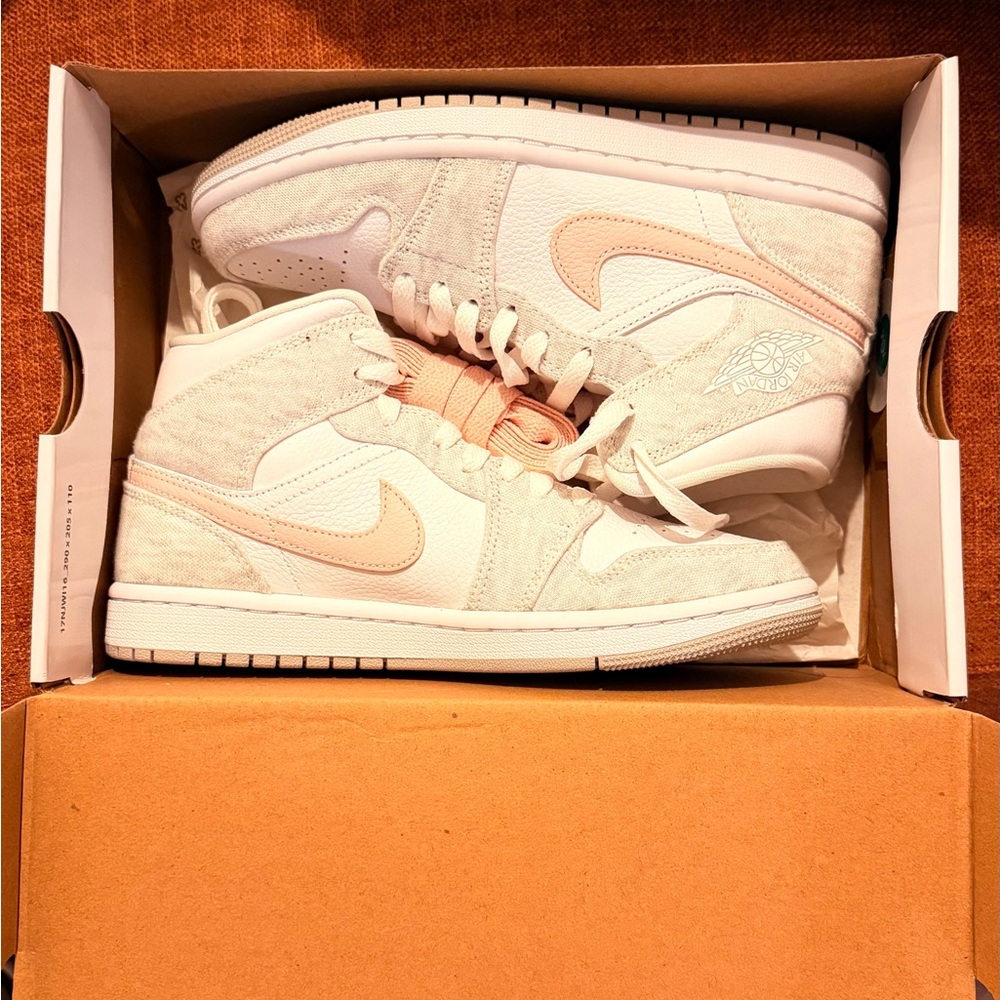 Brand New Nike High-Top Sneakers with light pink Accents
